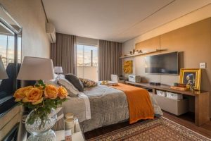quarto com suíte master e closet