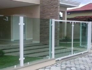 casas com muro de vidro